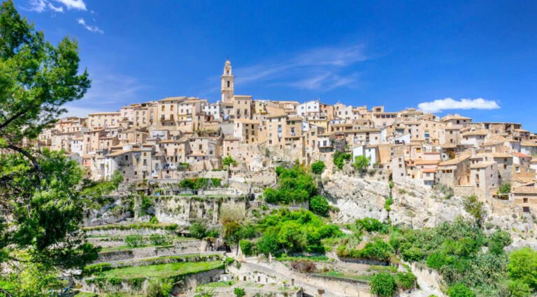 Qué ver y qué hacer en Bocairent: el pueblo tallado en la roca