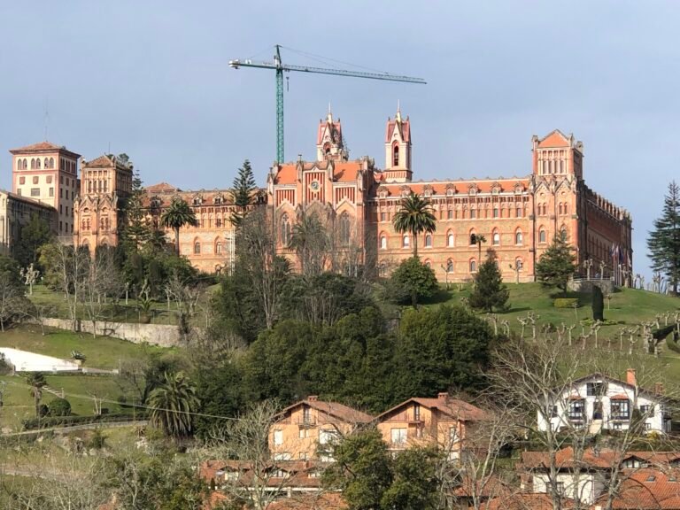 Qué hacer en Comillas: el rincón modernista que sorprende a todo viajero