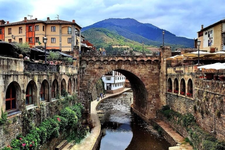 Qué hacer en Potes: la capital de los Picos de Europa que sorprende a cada paso