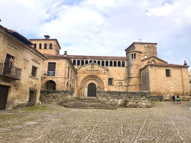 Qué hacer en Santillana del Mar: un viaje al corazón medieval